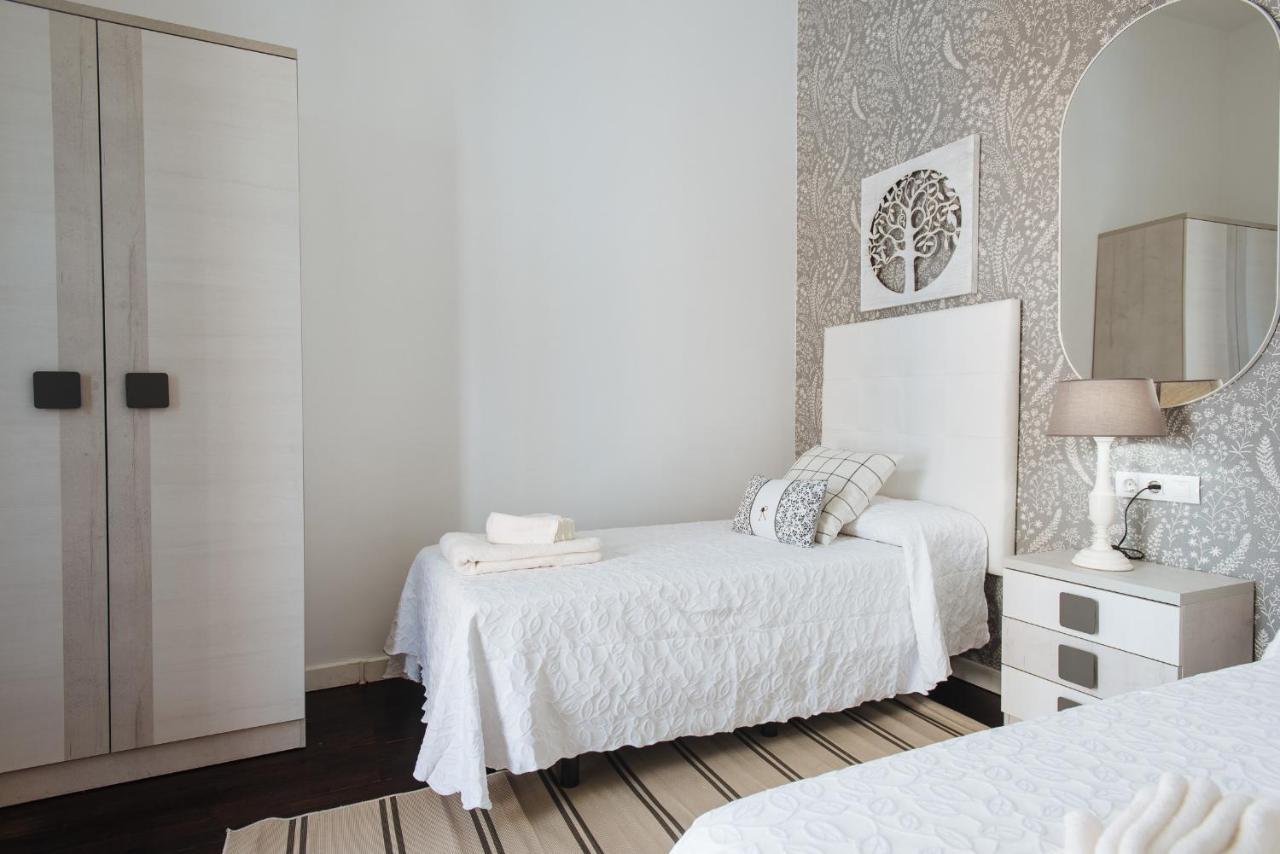 Apartamento Puerta Real - Free Parking Севілья Екстер'єр фото